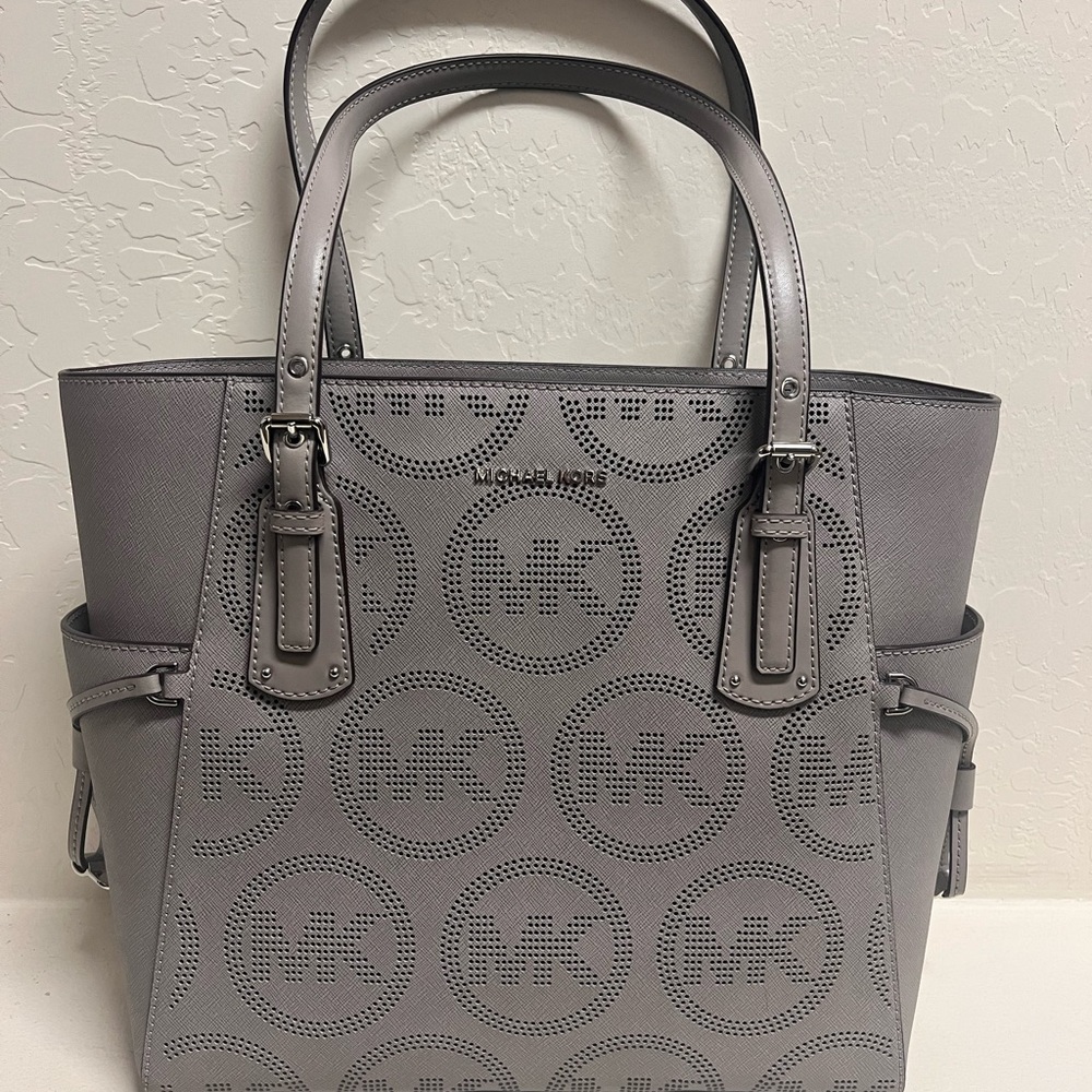 NWT Michael Kors Voyager East West Leather Tote